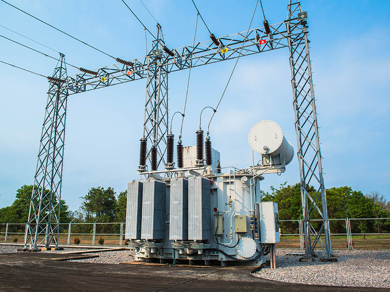 なぜ電圧レギュレータを使用するのですか?